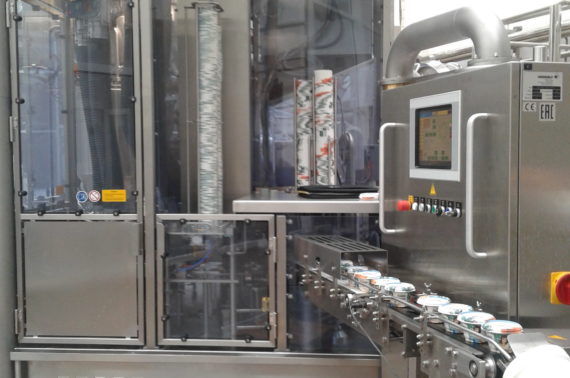 Очередной запуск автоматической машины для наполнения и запечатывания стаканчиков  GRUNWALD-HITTPAC AKH-059